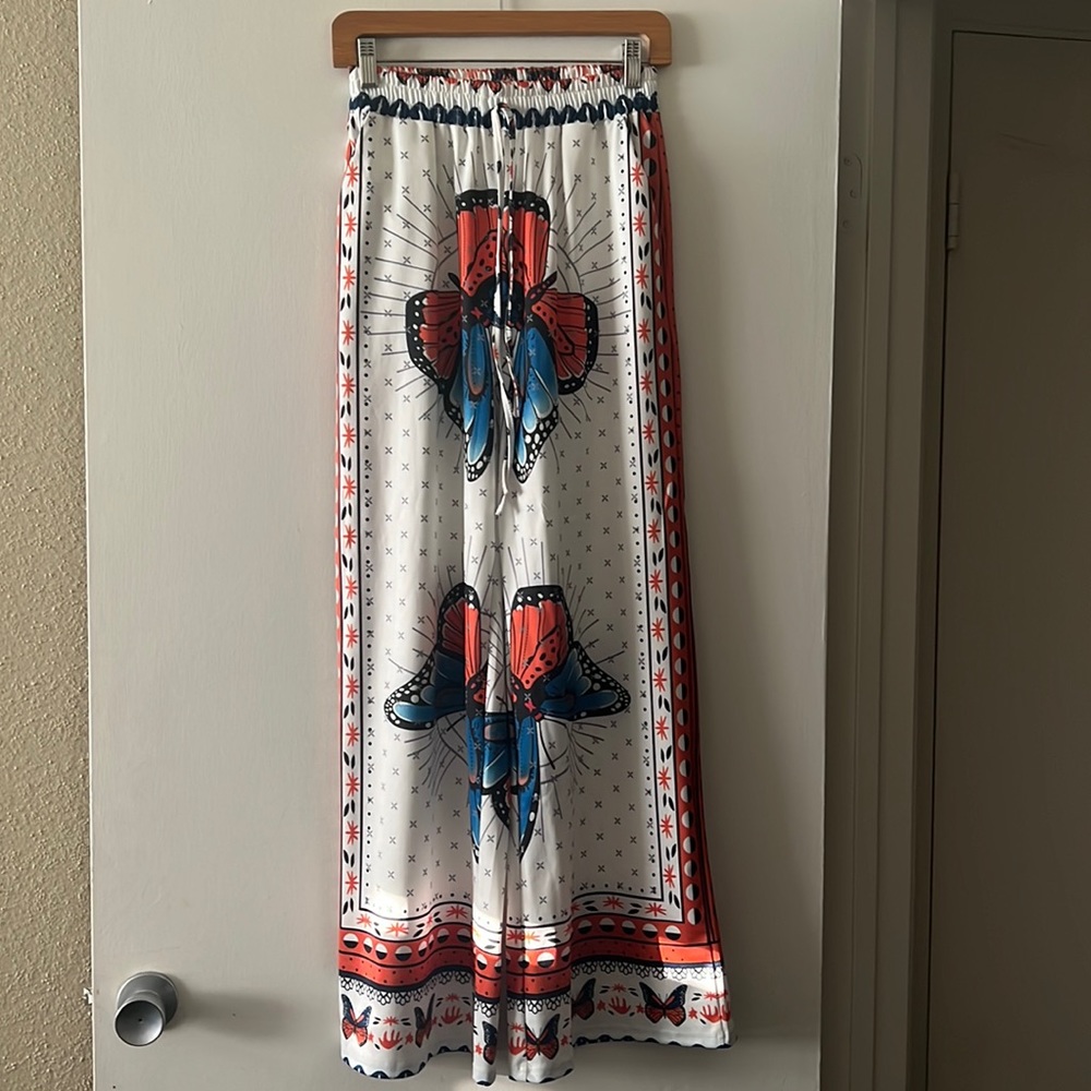 Pants with print butterfly fabric size large